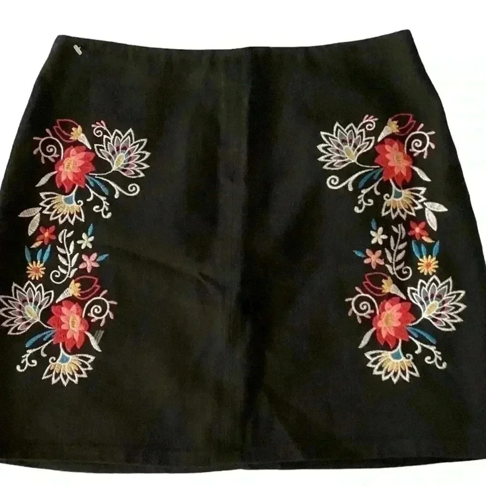 MI AMI MINI SKIRT women’s  Medium Black Flower Embroidered  Boho Colorful Skirt